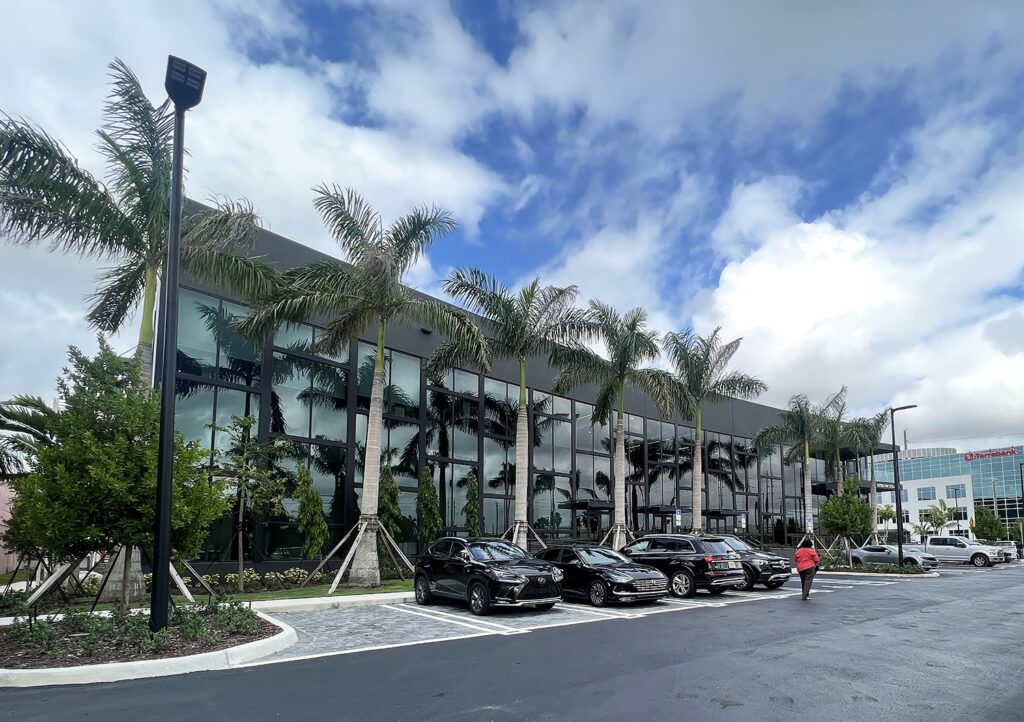 Farmasi HQ